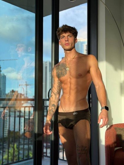 leosvault OnlyFans picture