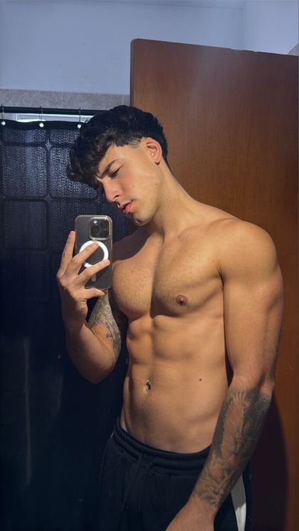 goldenmanu OnlyFans picture