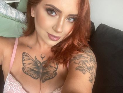 astridroux OnlyFans picture
