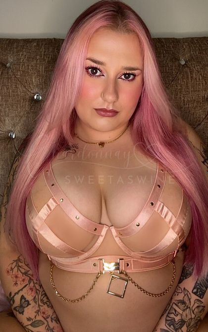 sweetaswinex OnlyFans picture