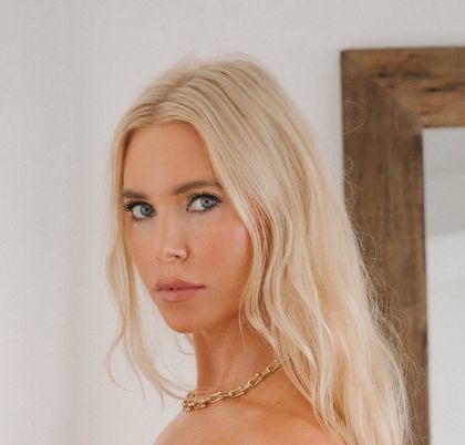 Best Annallu OnlyFans Accounts | FansMetrics.com