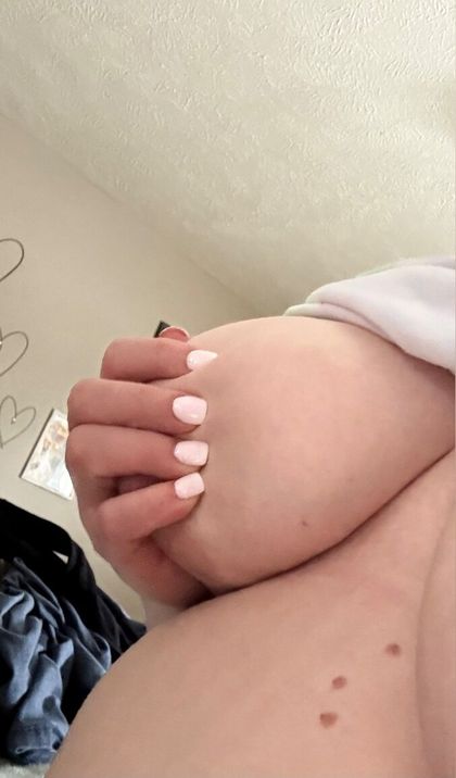 ella1983 OnlyFans picture