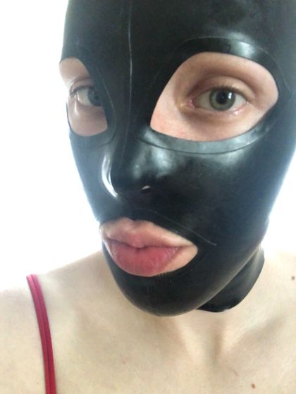 latexemilygf OnlyFans picture