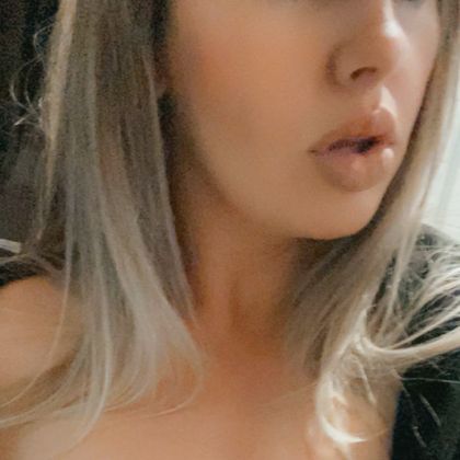amateurwithlips OnlyFans picture