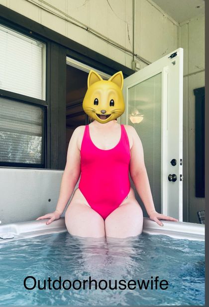 outdoorhousewife OnlyFans picture