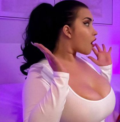 milahromanov OnlyFans picture