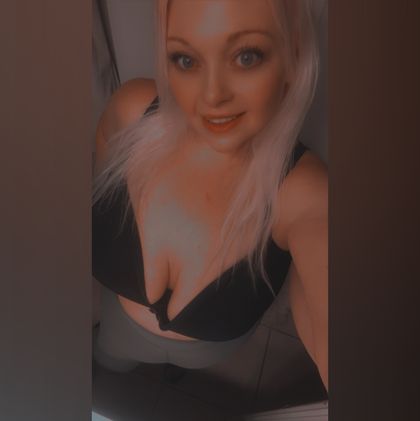 blondelyonness OnlyFans picture