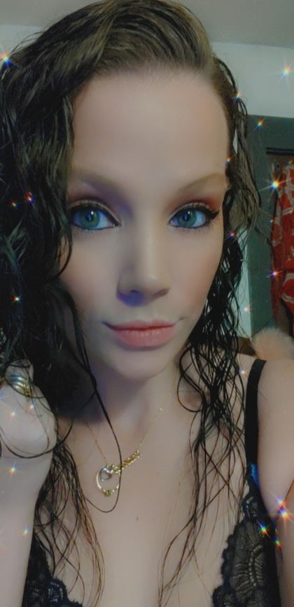 Best Hot Keekee_ OnlyFans Accounts | FansMetrics.com