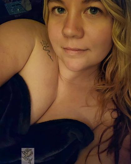yellow_rose_92 OnlyFans picture