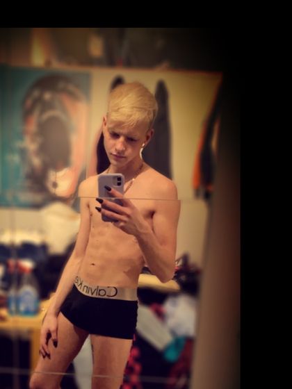 r_o_y_a_l OnlyFans picture