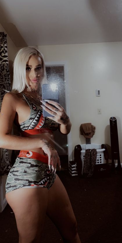 queenv44 OnlyFans picture
