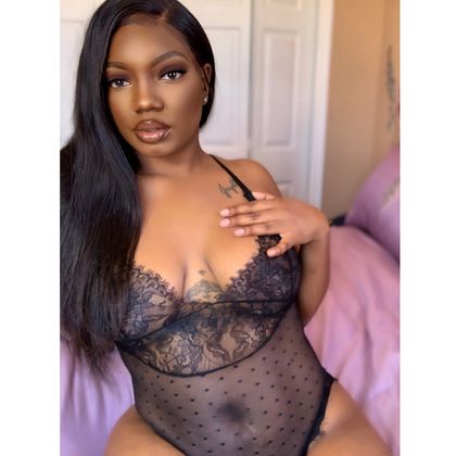 queenlexisari OnlyFans picture