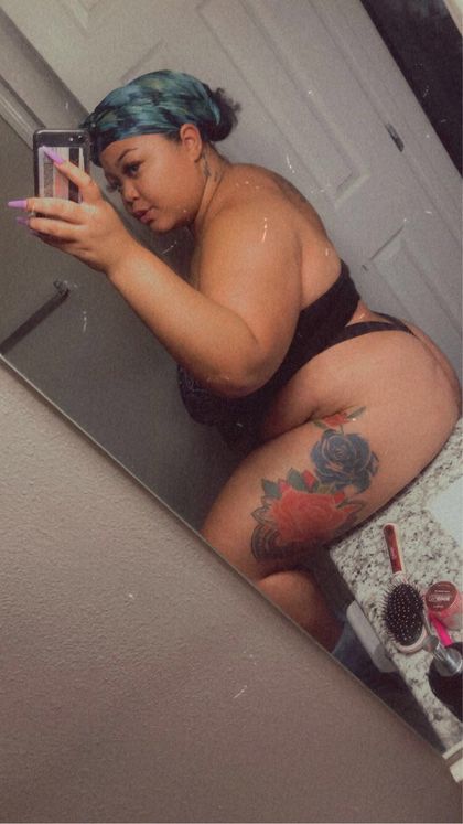 thickassyella_ OnlyFans picture