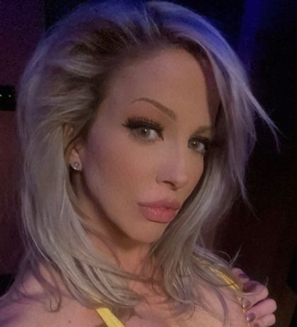 adriennesteel OnlyFans picture