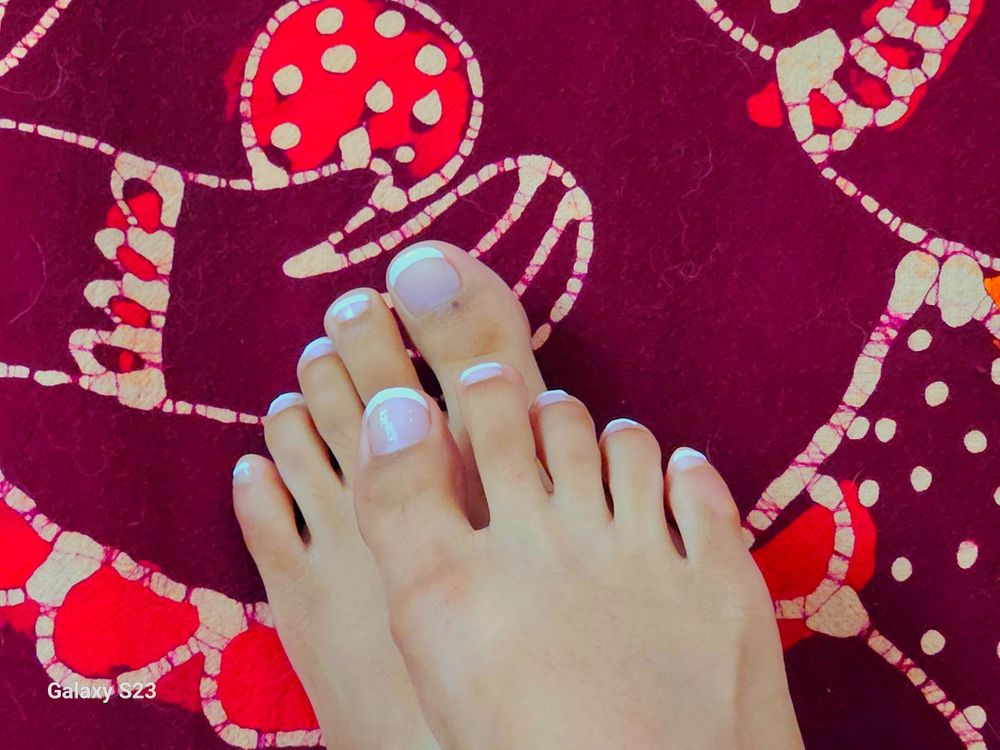 petitefeetwithkate OnlyFans profile picture