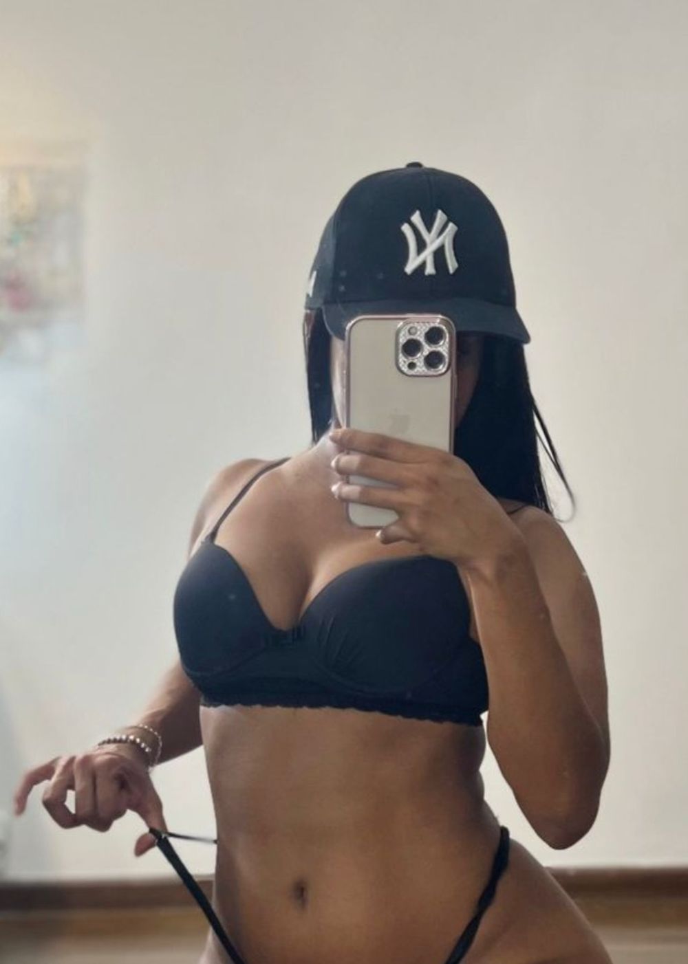 casalovelly OnlyFans profile picture