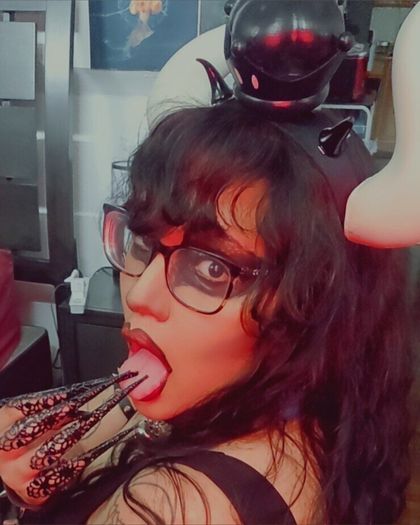 snugglegothbunny OnlyFans picture