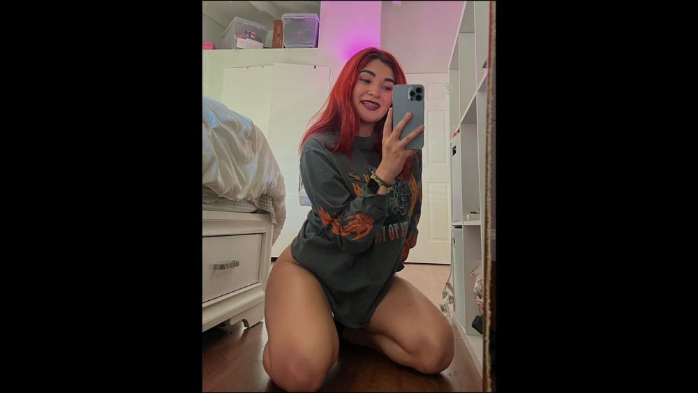 karinamasfina OnlyFans wallpaper