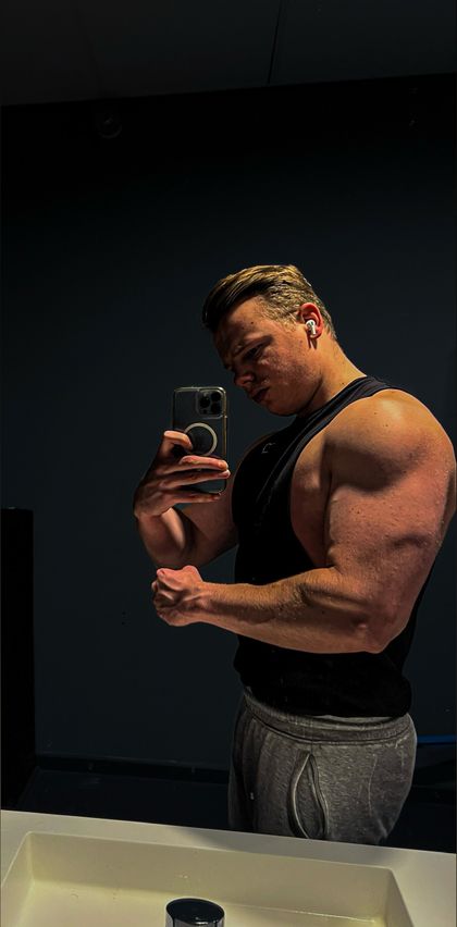 tomwarner97 OnlyFans picture
