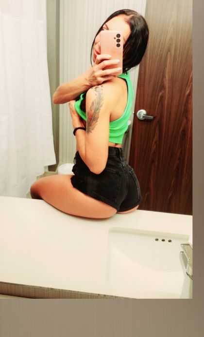 petite_treat33 OnlyFans picture
