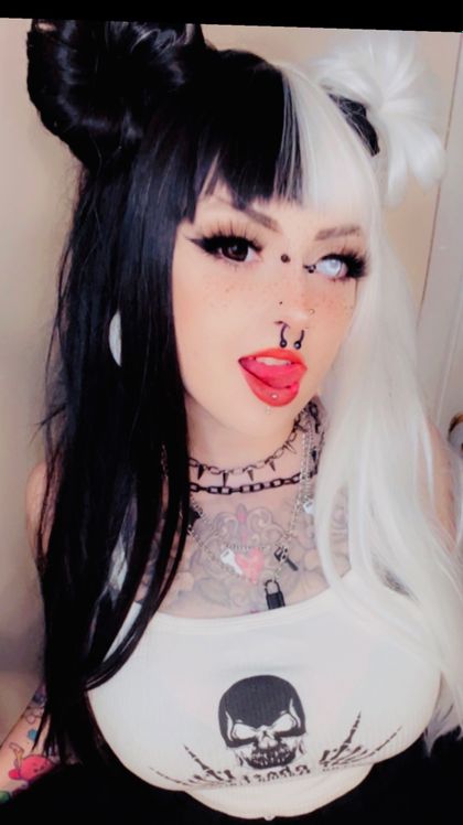 Best Emmayoung OnlyFans Accounts FansMetrics