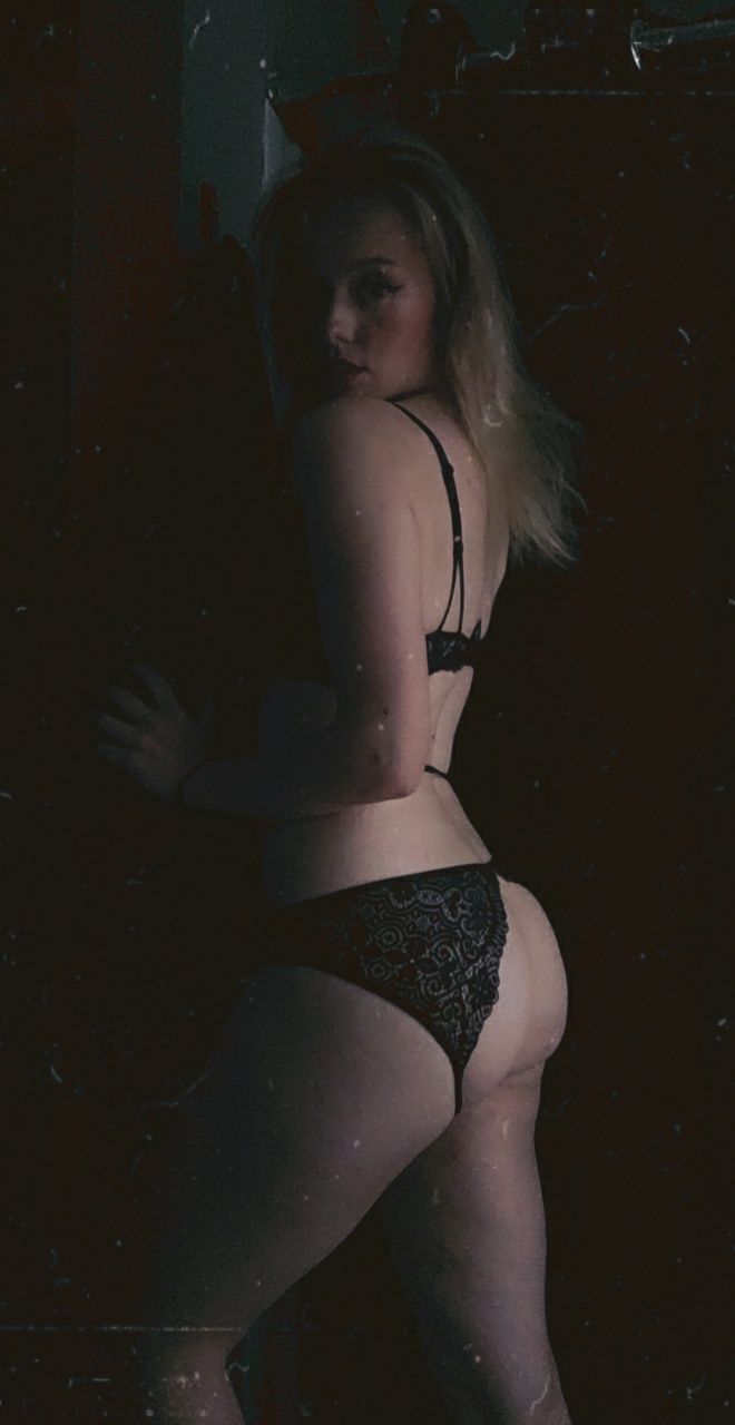 leeinlingerie OnlyFans profile picture