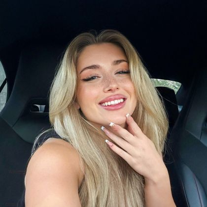 Best Hot Corinnakopp OnlyFans Accounts | FansMetrics.com