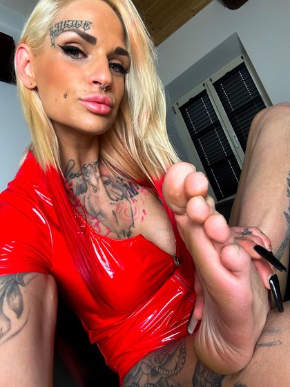 goddesslatexa OnlyFans picture