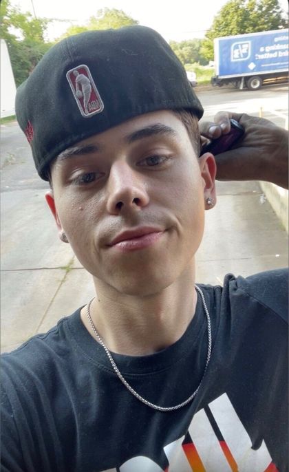 u550404378 OnlyFans picture