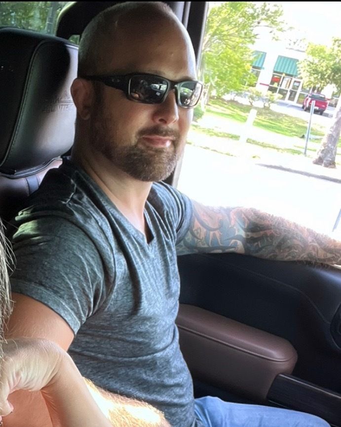 adamwhitefree OnlyFans profile picture
