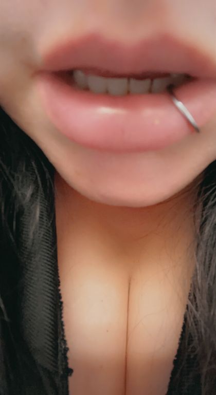 bustyhotwife OnlyFans picture