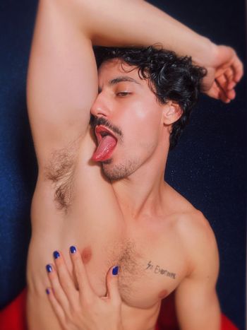 Aristóteles Mustache