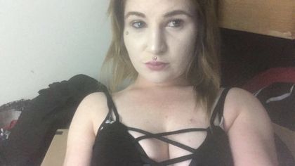 sabrinathetwin OnlyFans picture