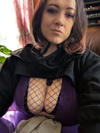 bigb00tygothwife OnlyFans picture