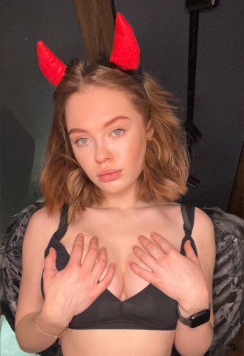 Anny VIP 19 y.o. BUSTY student girl
