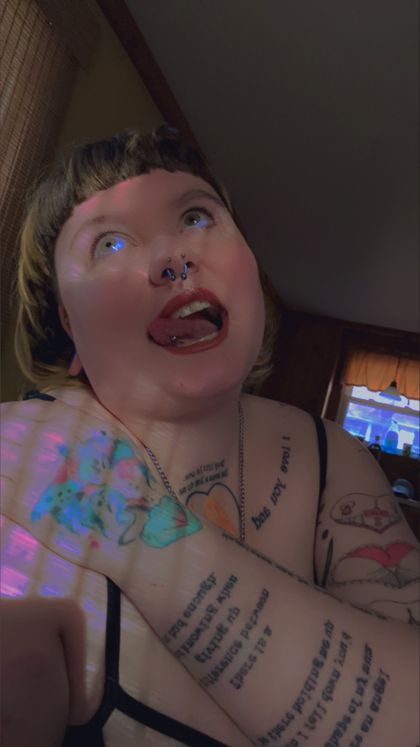 ladymushroomsbody OnlyFans picture