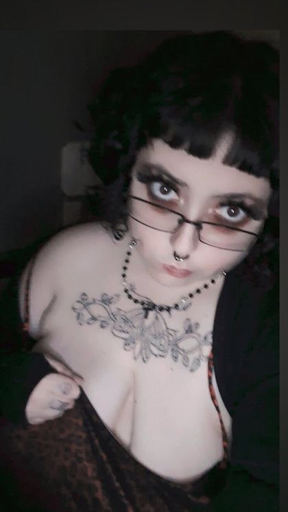 gloomyvelvet OnlyFans picture