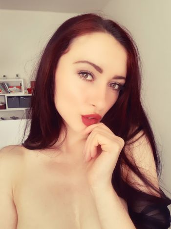 Zoe Red VIP