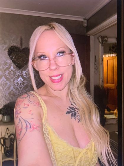 sexypetiteblonde1 OnlyFans picture