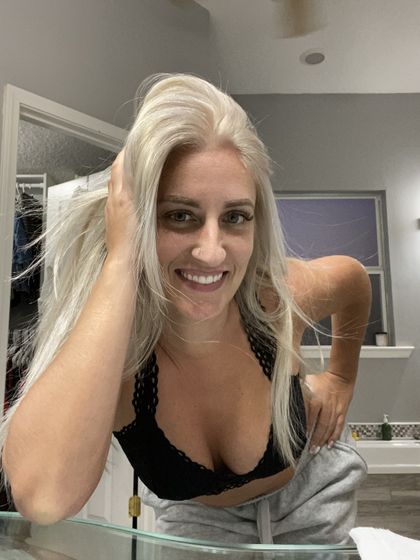 sxyblndmom-mlif OnlyFans picture