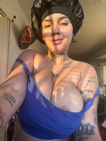 haniqueeni OnlyFans picture
