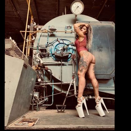 omega-queen OnlyFans picture