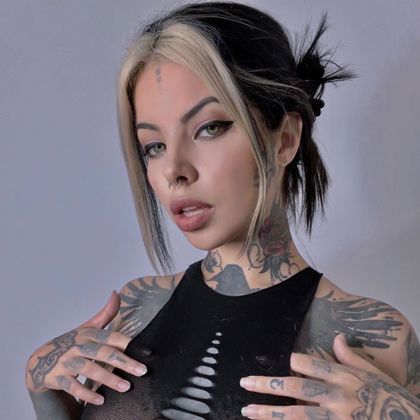Best Hot Hot Emelia OnlyFans Accounts | FansMetrics.com