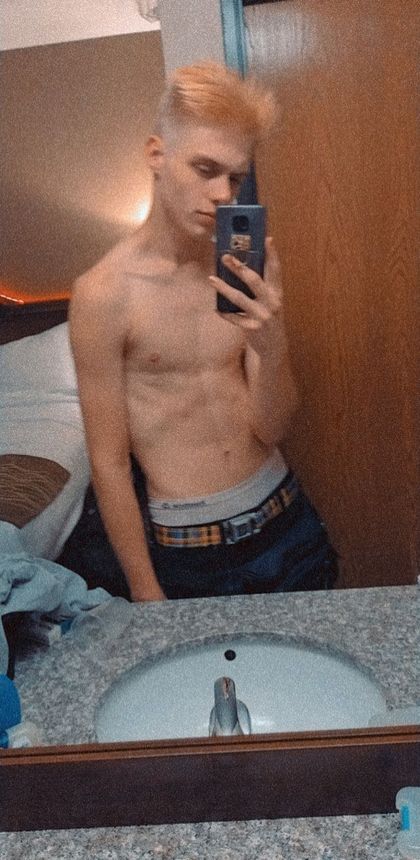 blondeboywonder11 OnlyFans picture