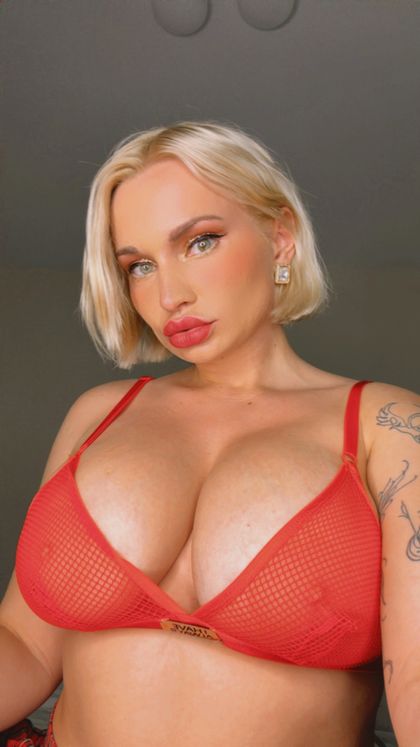 zoieburgher OnlyFans picture