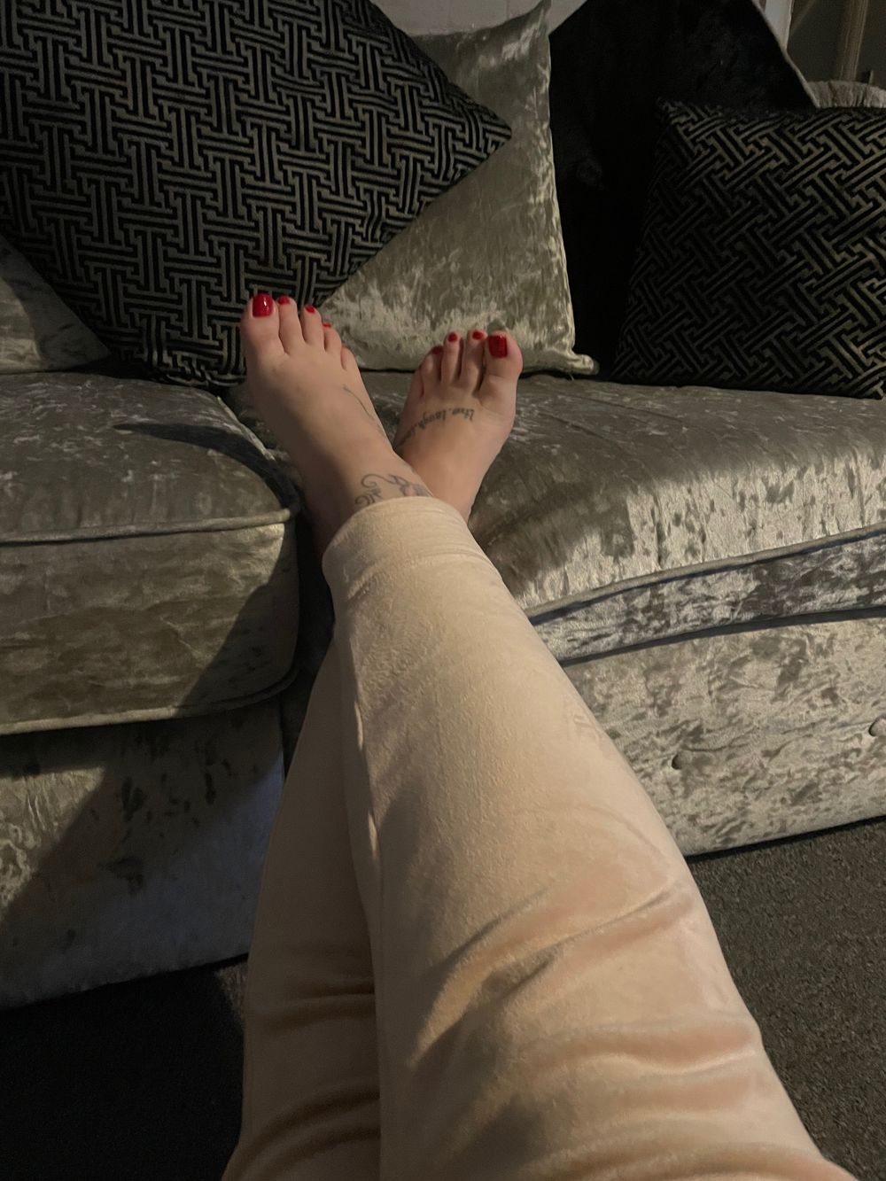 ellas2feet OnlyFans profile picture