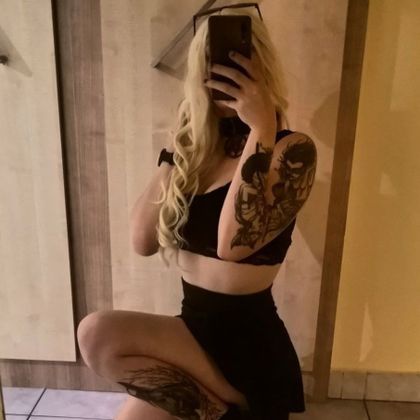 yourlocaltattooedwitch OnlyFans picture