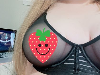strawberrymilkkk OnlyFans picture
