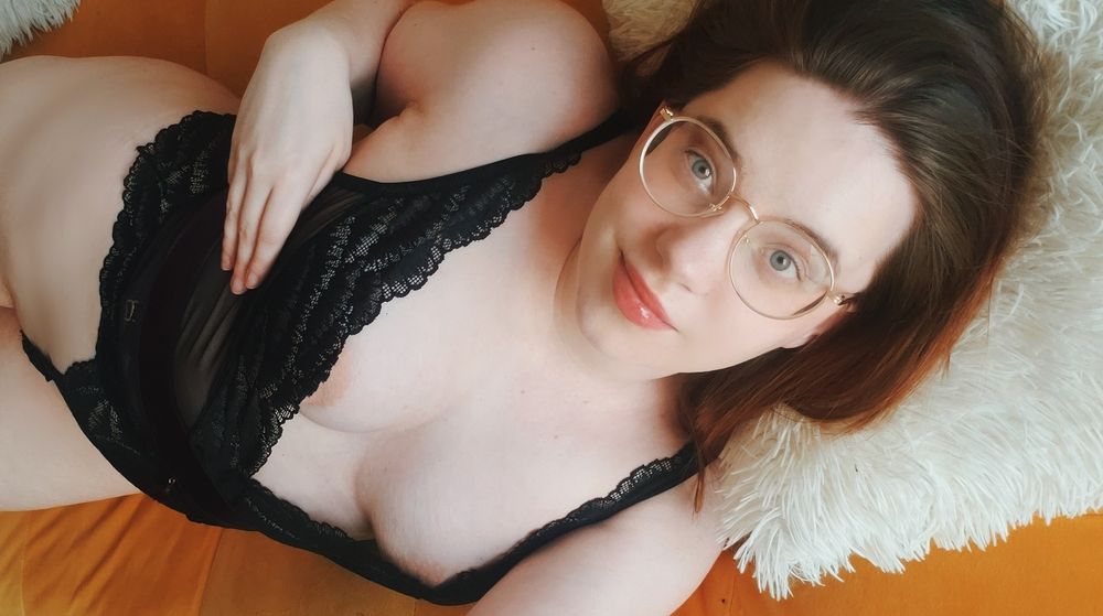 littlewhitelies OnlyFans profile picture