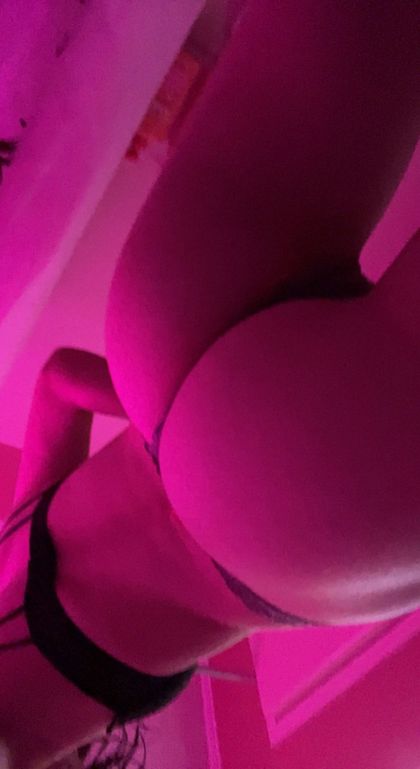 nicolecomes OnlyFans picture